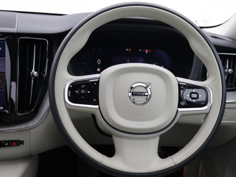 2024 (24) VOLVO XC60 2.0 B5P Plus Dark 5dr AWD Geartronic 5270798