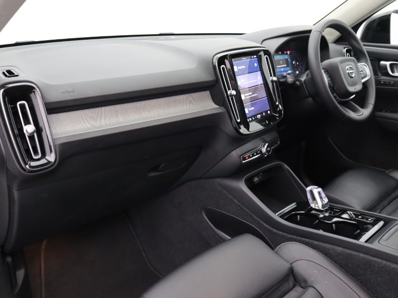 2023 (23) VOLVO XC40 2.0 B4P Ultimate Dark 5dr Auto 5254634