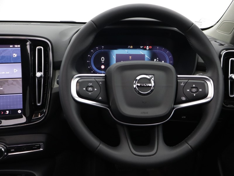 2023 (23) VOLVO XC40 2.0 B4P Ultimate Dark 5dr Auto 5254642