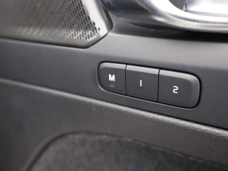 2023 (23) VOLVO XC40 2.0 B4P Ultimate Dark 5dr Auto 5254628