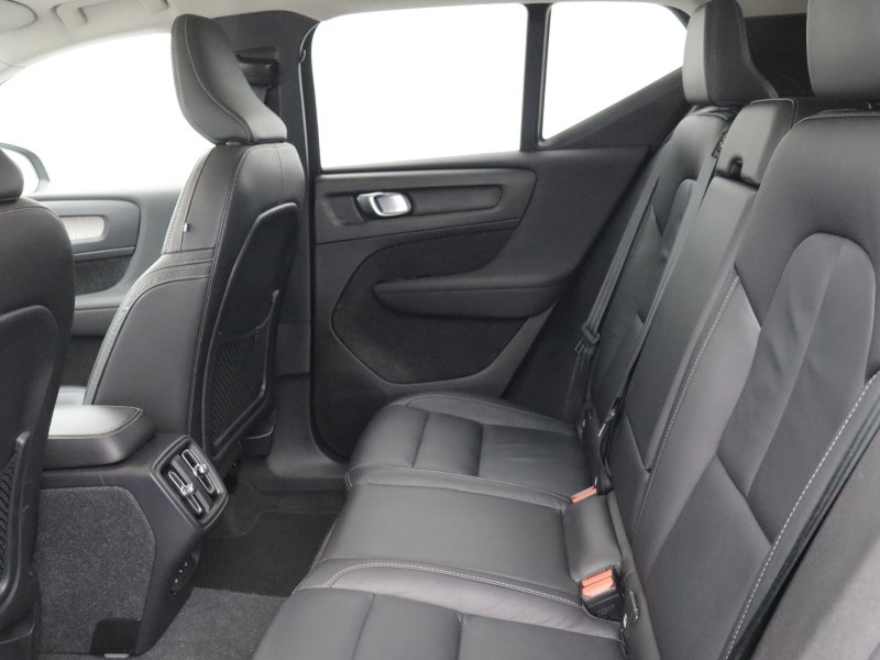 2023 (23) VOLVO XC40 2.0 B4P Ultimate Dark 5dr Auto 5254620