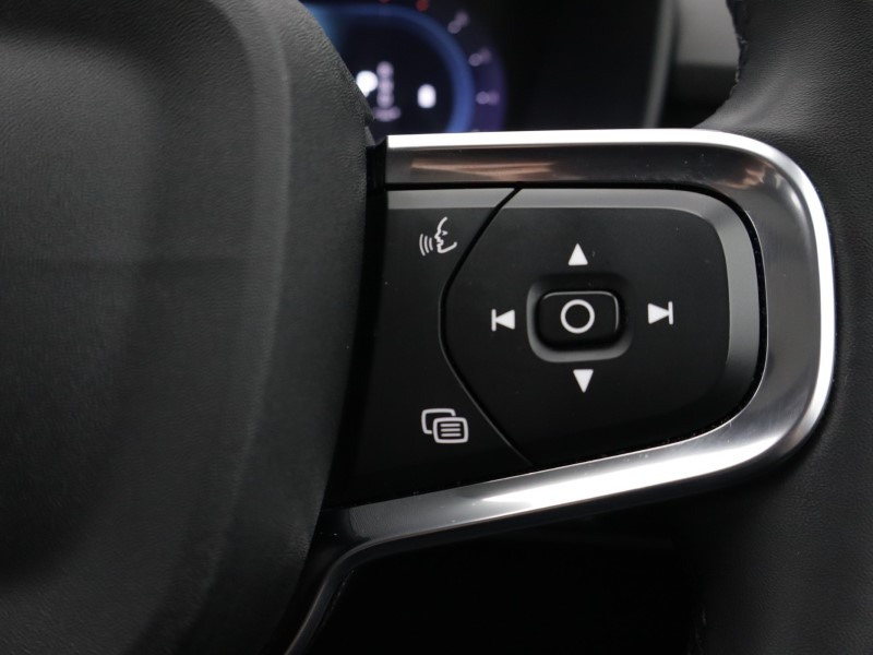 2023 (23) VOLVO XC40 2.0 B4P Ultimate Dark 5dr Auto 5254646