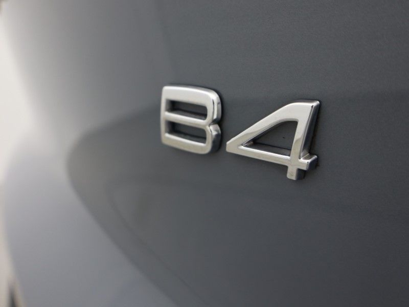 2023 (23) VOLVO XC40 2.0 B4P Ultimate Dark 5dr Auto 5254613