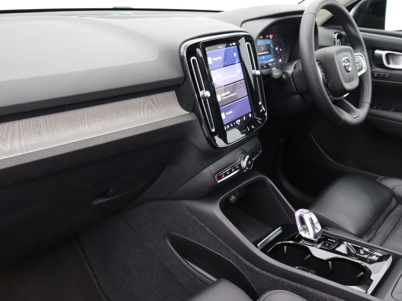 2023 (23) VOLVO XC40 2.0 B4P Ultimate Dark 5dr Auto 5254635