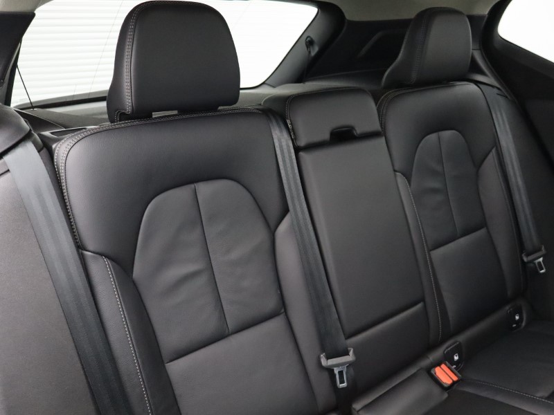 2023 (23) VOLVO XC40 2.0 B4P Ultimate Dark 5dr Auto 5254639