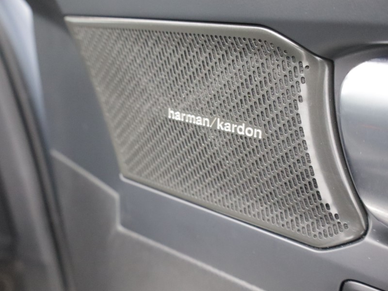 2023 (23) VOLVO XC40 2.0 B4P Ultimate Dark 5dr Auto 5254625