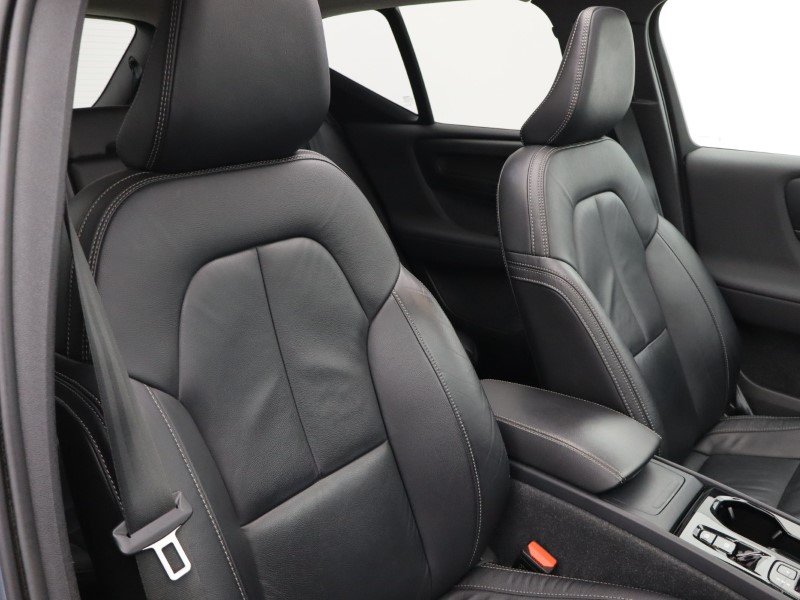 2023 (23) VOLVO XC40 2.0 B4P Ultimate Dark 5dr Auto 5254632