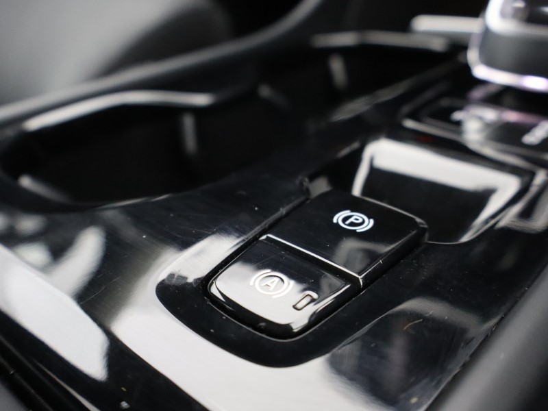 2023 (23) VOLVO XC40 2.0 B4P Ultimate Dark 5dr Auto 5254655