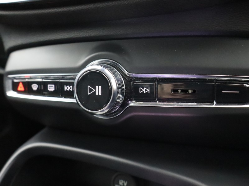 2023 (23) VOLVO XC40 2.0 B4P Ultimate Dark 5dr Auto 5254653