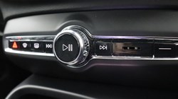 2023 (23) VOLVO XC40 2.0 B4P Ultimate Dark 5dr Auto 5254653