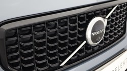2023 (23) VOLVO XC40 2.0 B4P Ultimate Dark 5dr Auto 5254606