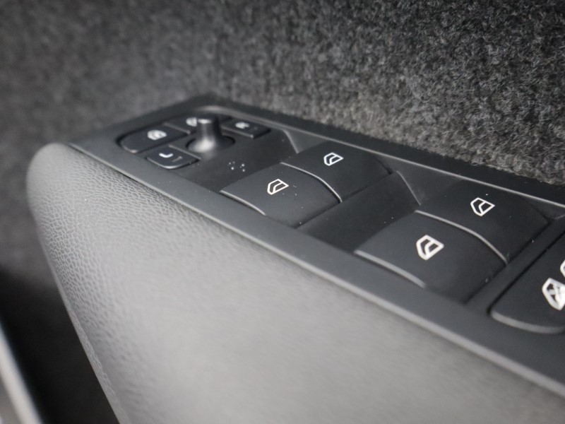 2023 (23) VOLVO XC40 2.0 B4P Ultimate Dark 5dr Auto 5254626