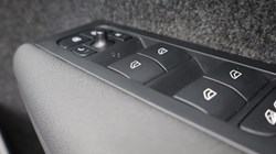 2023 (23) VOLVO XC40 2.0 B4P Ultimate Dark 5dr Auto 5254626