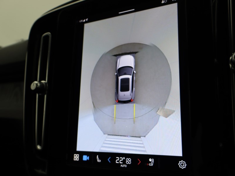 2023 (23) VOLVO XC40 2.0 B4P Ultimate Dark 5dr Auto 5254649