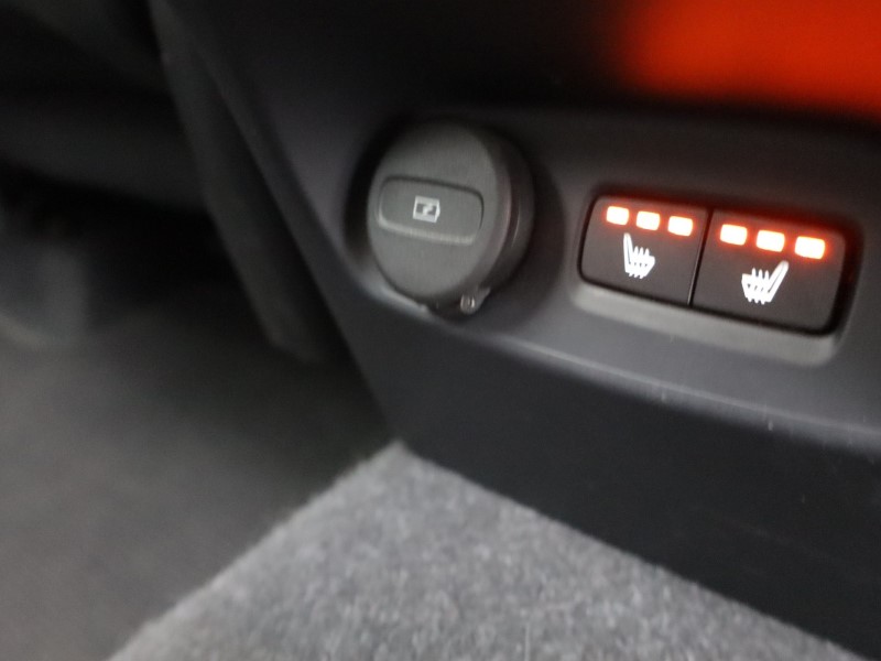 2023 (23) VOLVO XC40 2.0 B4P Ultimate Dark 5dr Auto 5254643