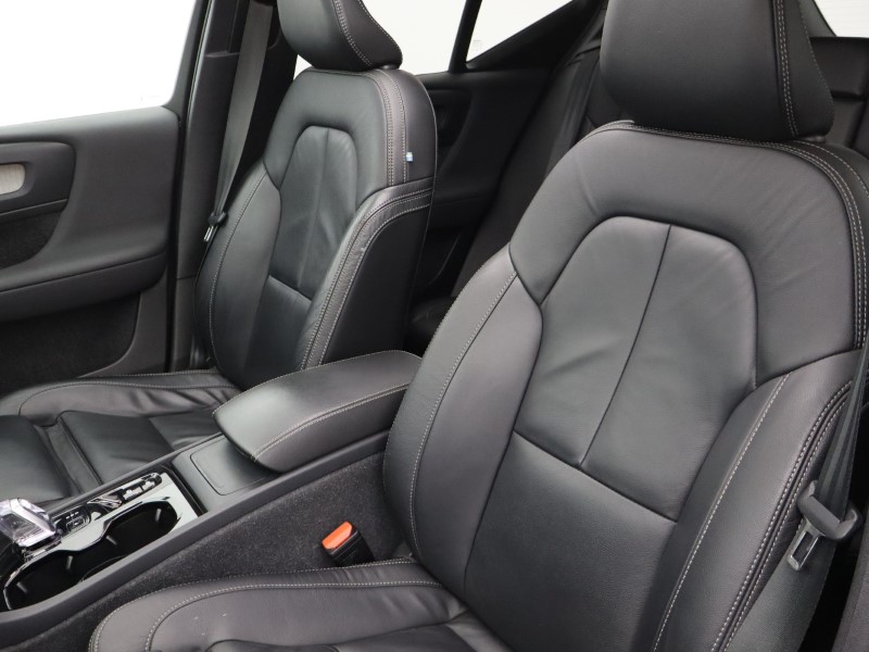 2023 (23) VOLVO XC40 2.0 B4P Ultimate Dark 5dr Auto 5254633