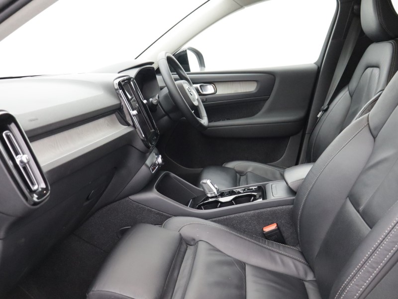 2023 (23) VOLVO XC40 2.0 B4P Ultimate Dark 5dr Auto 5254619