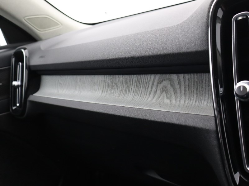 2023 (23) VOLVO XC40 2.0 B4P Ultimate Dark 5dr Auto 5254656