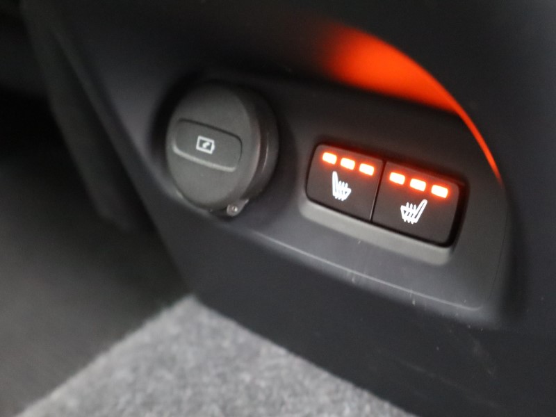 2023 (23) VOLVO XC40 2.0 B4P Ultimate Dark 5dr Auto 5254640