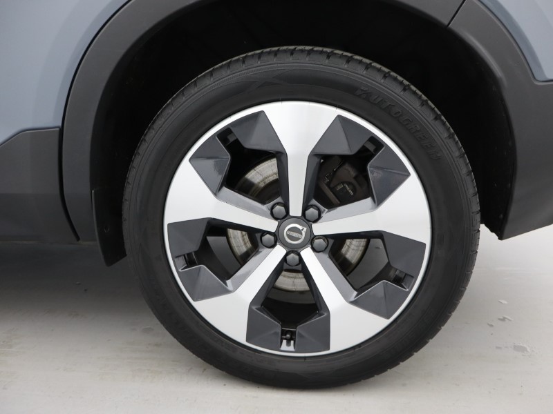 2023 (23) VOLVO XC40 2.0 B4P Ultimate Dark 5dr Auto 5254617