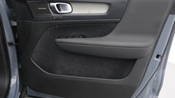 2023 (23) VOLVO XC40 2.0 B4P Ultimate Dark 5dr Auto 5254624