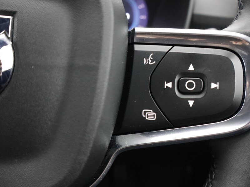 2023 (73) VOLVO XC40 2.0 B3P Core 5dr Auto 5273737