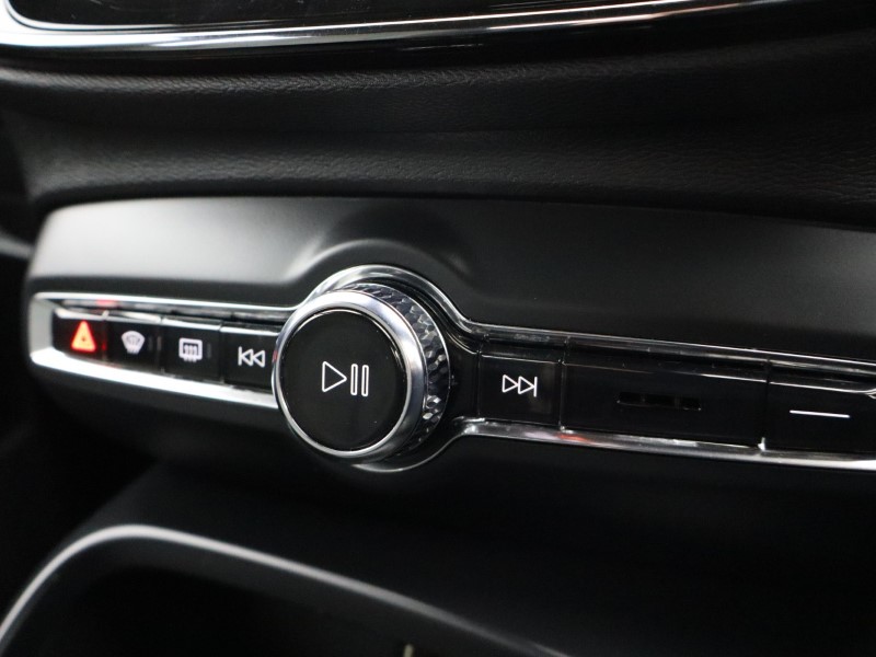 2023 (73) VOLVO XC40 2.0 B3P Core 5dr Auto 5273745