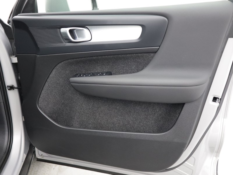 2023 (73) VOLVO XC40 2.0 B3P Core 5dr Auto 5273719