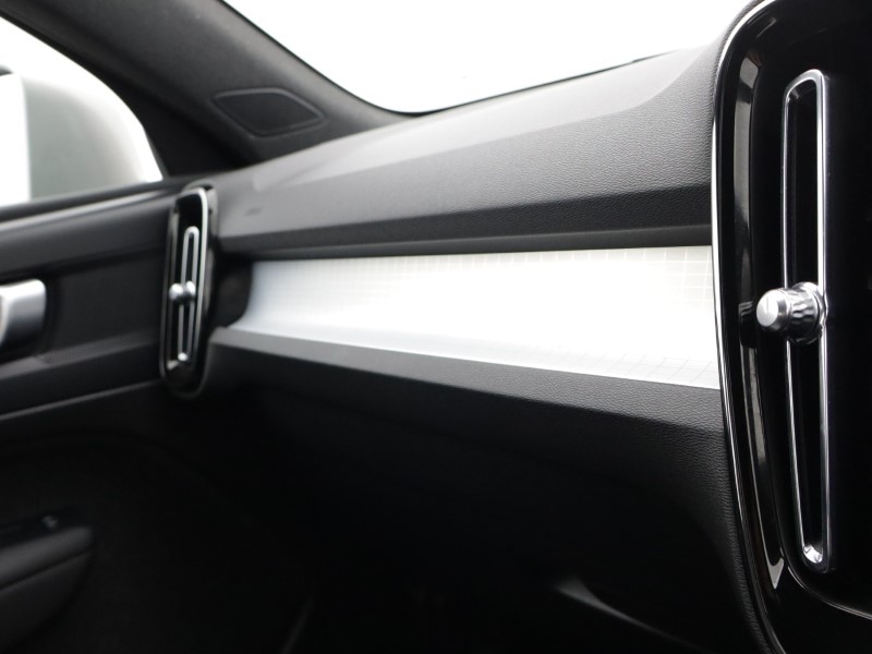 2023 (73) VOLVO XC40 2.0 B3P Core 5dr Auto 5273748