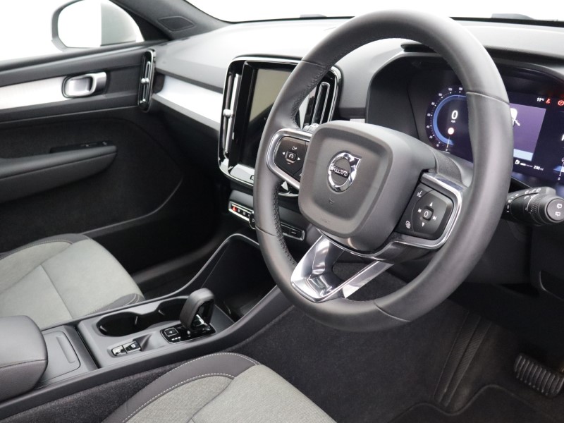 2023 (73) VOLVO XC40 2.0 B3P Core 5dr Auto 5273726