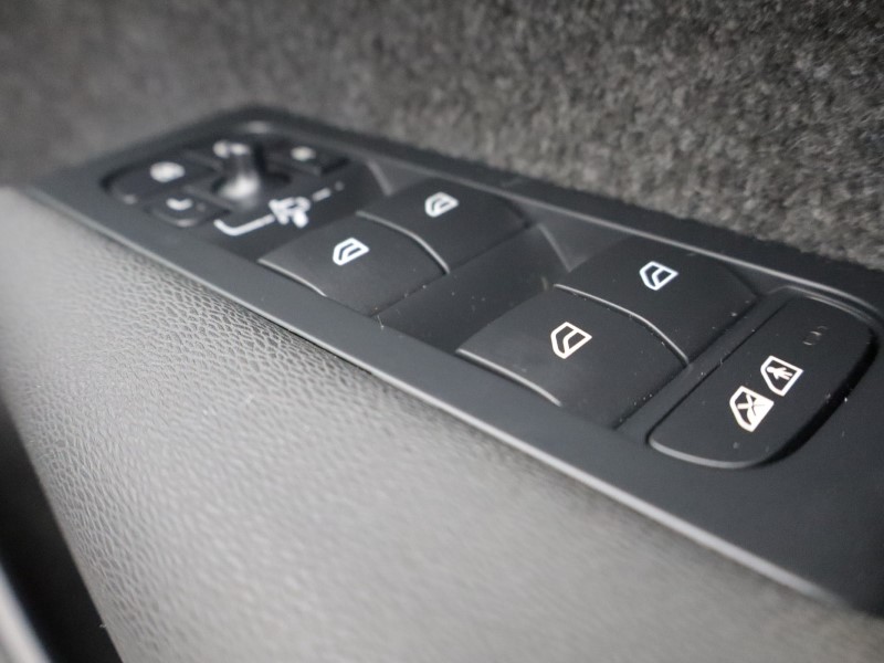 2023 (73) VOLVO XC40 2.0 B3P Core 5dr Auto 5273720