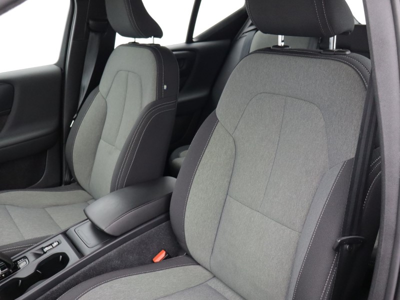 2023 (73) VOLVO XC40 2.0 B3P Core 5dr Auto 5273727