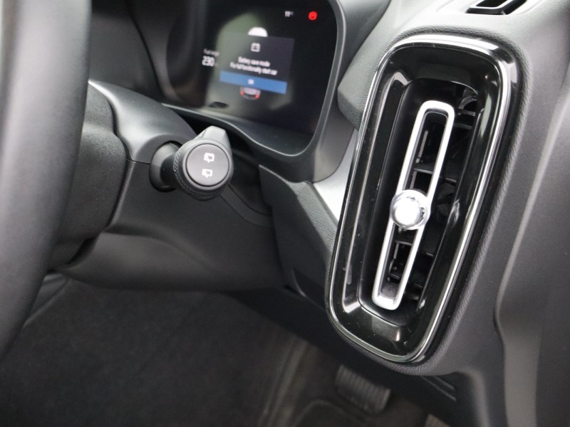 2023 (73) VOLVO XC40 2.0 B3P Core 5dr Auto 5273722