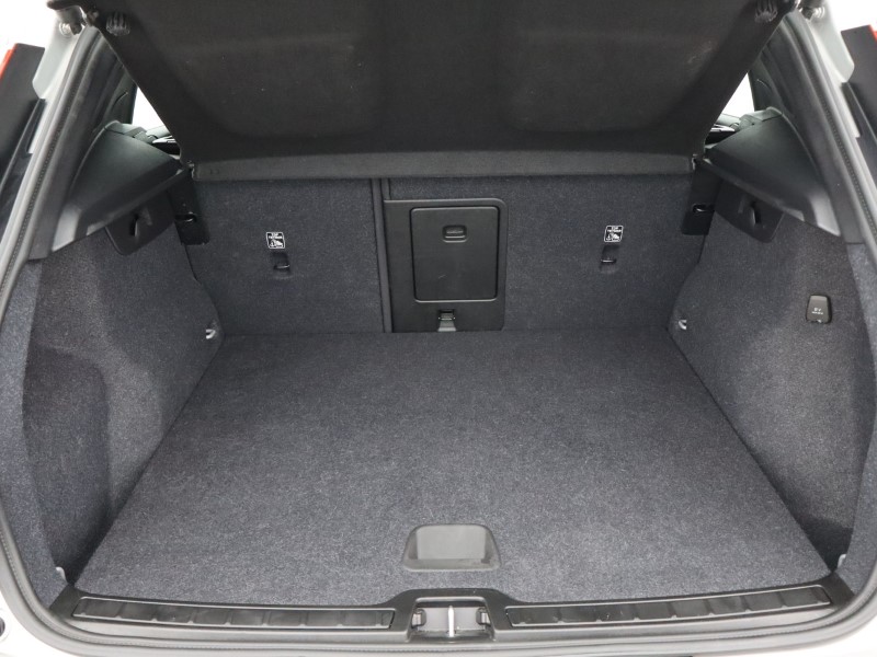 2023 (73) VOLVO XC40 2.0 B3P Core 5dr Auto 5273711