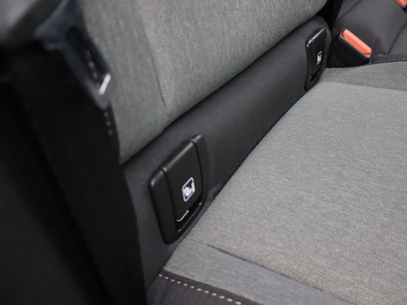 2023 (73) VOLVO XC40 2.0 B3P Core 5dr Auto 5273732