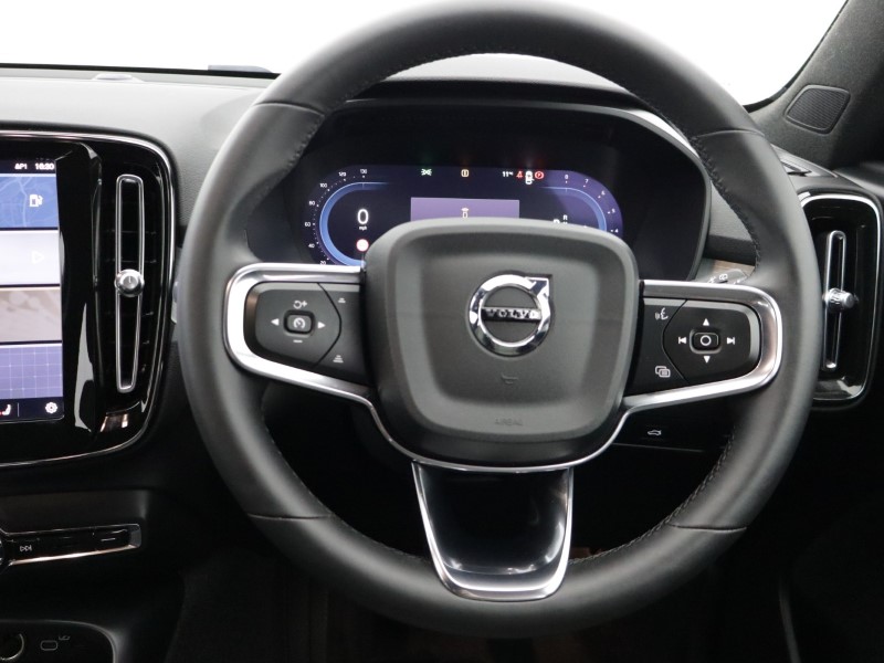 2023 (73) VOLVO XC40 2.0 B3P Core 5dr Auto 5273735