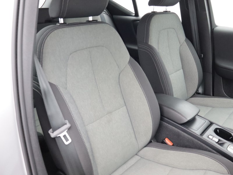 2023 (73) VOLVO XC40 2.0 B3P Core 5dr Auto 5273725