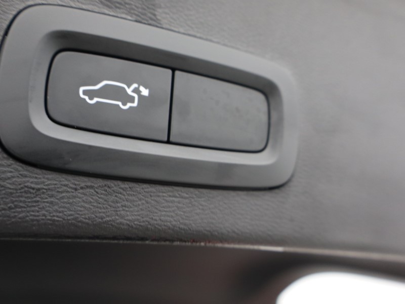 2023 (73) VOLVO XC40 2.0 B3P Core 5dr Auto 5273712