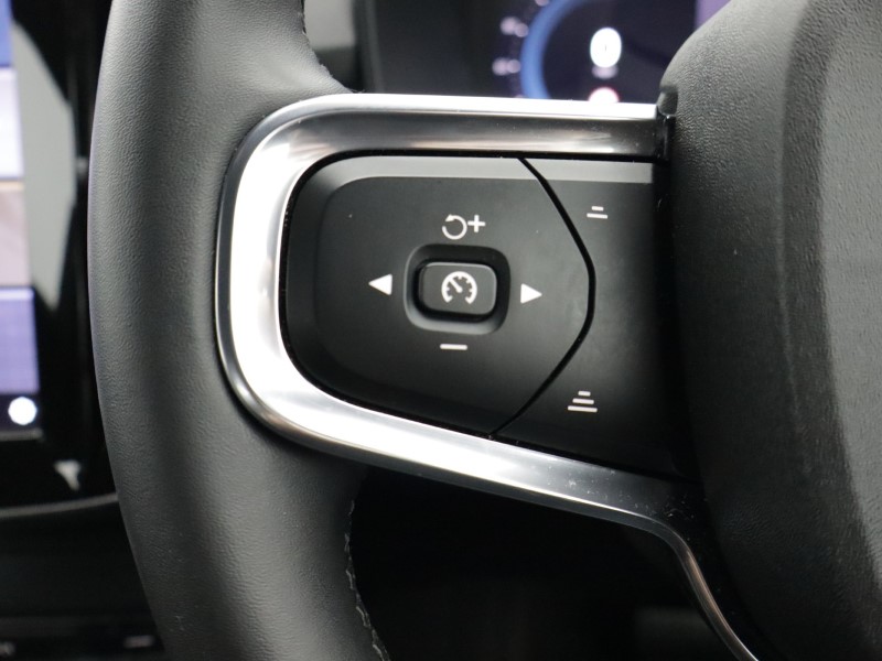 2023 (73) VOLVO XC40 2.0 B3P Core 5dr Auto 5273736