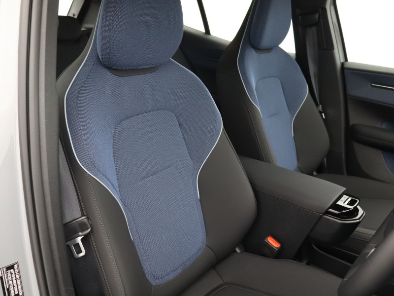 2025 (75) VOLVO EX30 200kW SM Extended Range Plus 69kWh 5dr Auto 5275230