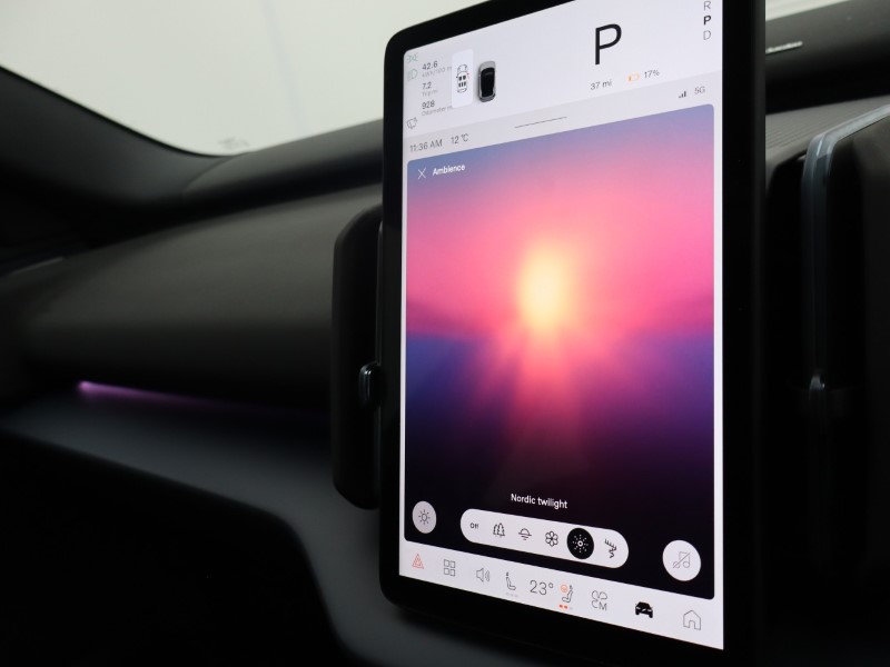 2025 (75) VOLVO EX30 200kW SM Extended Range Plus 69kWh 5dr Auto 5275249