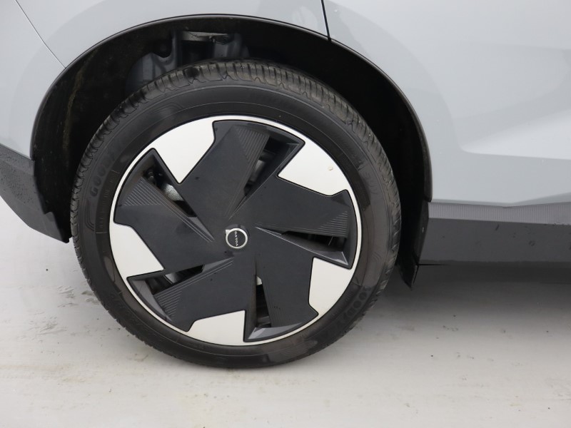 2025 (75) VOLVO EX30 200kW SM Extended Range Plus 69kWh 5dr Auto 5275222