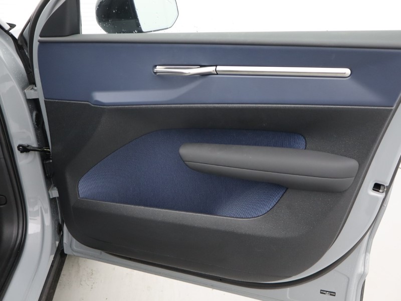 2025 (75) VOLVO EX30 200kW SM Extended Range Plus 69kWh 5dr Auto 5275224