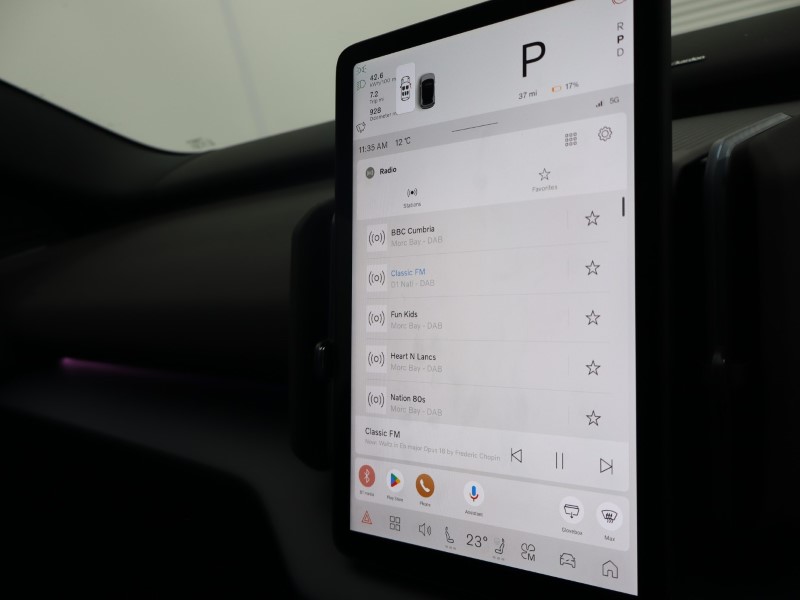 2025 (75) VOLVO EX30 200kW SM Extended Range Plus 69kWh 5dr Auto 5275247