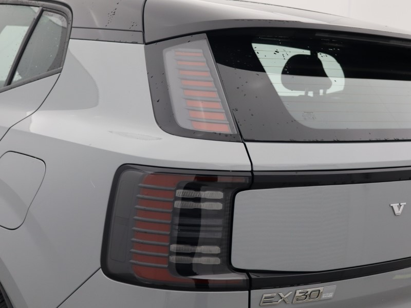 2025 (75) VOLVO EX30 200kW SM Extended Range Plus 69kWh 5dr Auto 5275257