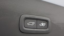 2025 (75) VOLVO XC40 2.0 B3P Plus Dark 5dr Auto 5274869