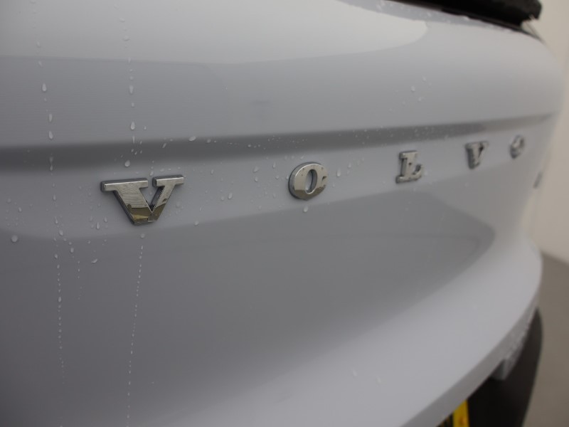 2025 (75) VOLVO XC40 2.0 B3P Plus Dark 5dr Auto 5274867