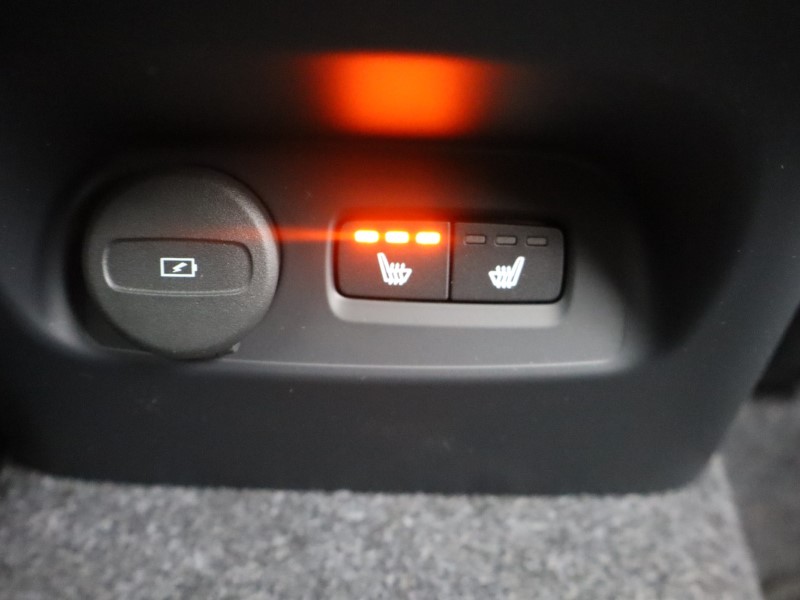 2025 (75) VOLVO XC40 2.0 B3P Plus Dark 5dr Auto 5274847