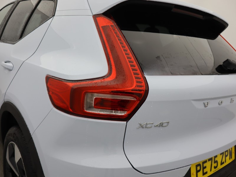 2025 (75) VOLVO XC40 2.0 B3P Plus Dark 5dr Auto 5274866