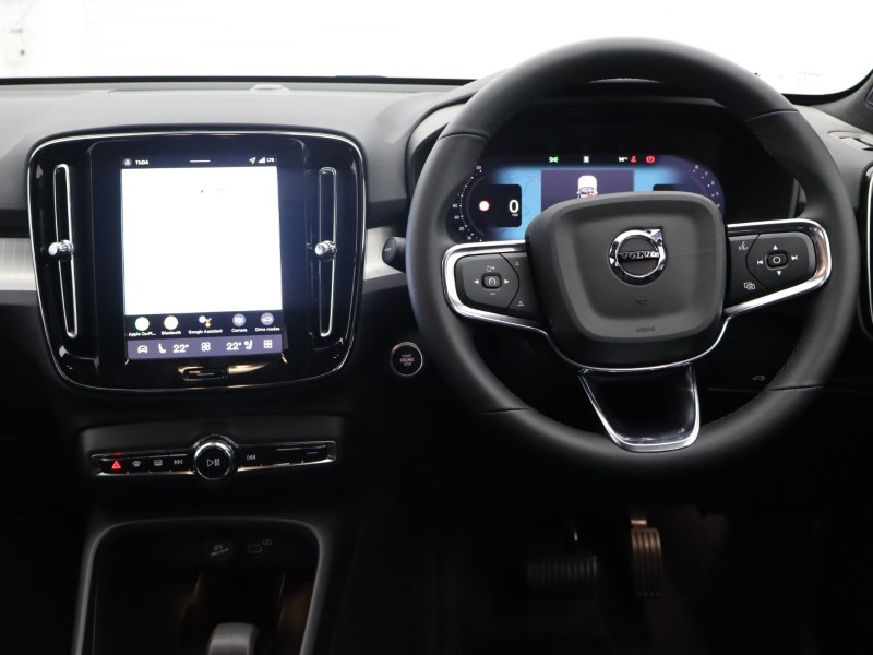 2025 (75) VOLVO XC40 2.0 B3P Plus Dark 5dr Auto 5274848